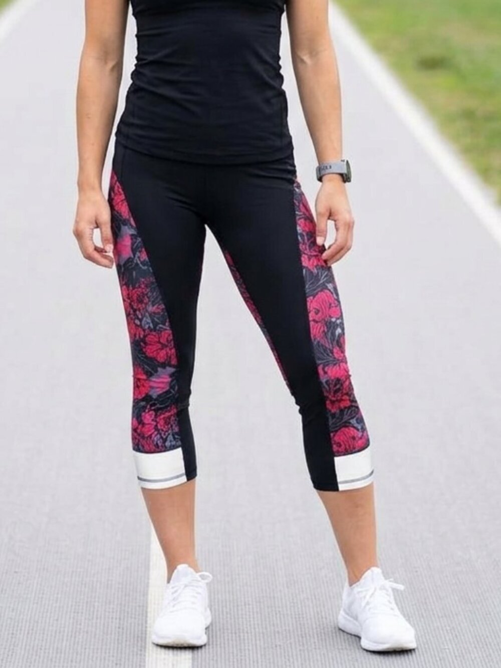 ⭐️ 5 for 20$! ⭐️ Joe Fresh Floral Crop Athletic Leggings with Reflective Panels